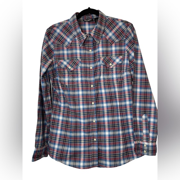 Women’s size M Wrangler pearl button down long sleeve. - Picture 2 of 5